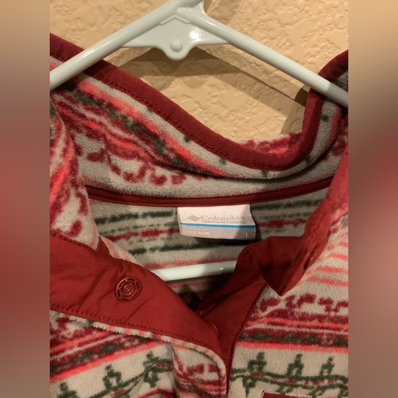 Patterned women’s Columbia half snap pull over. Size large! - Picture 2 of 4